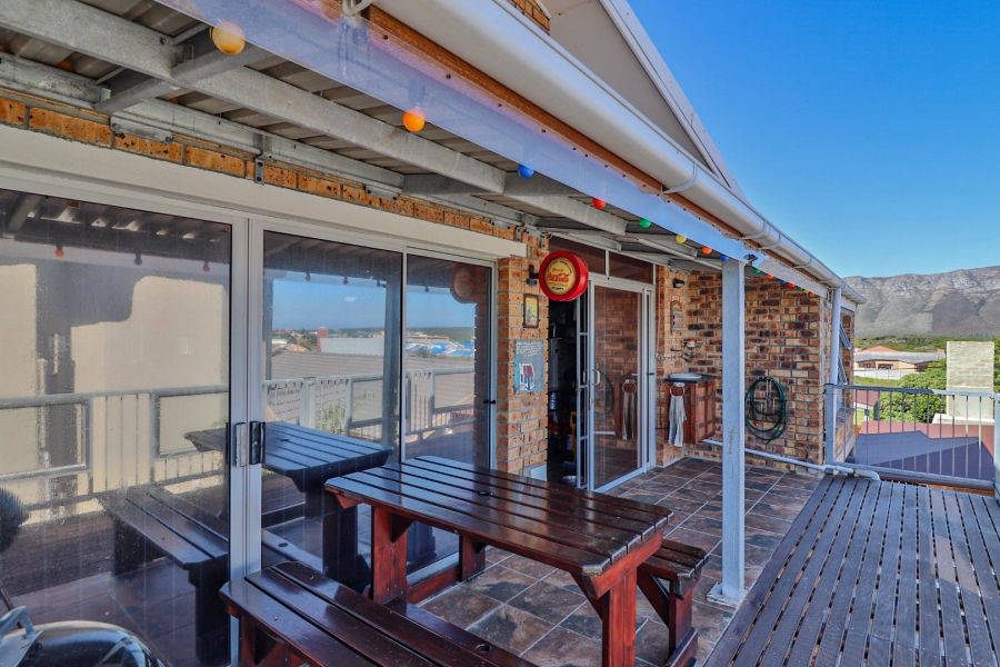 4 Bedroom Property for Sale in De Kelders Western Cape